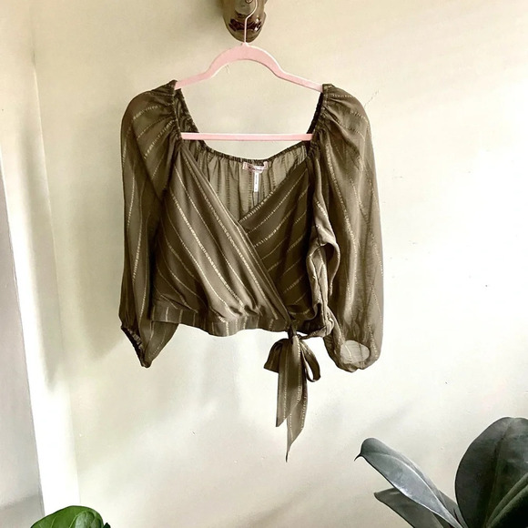 NWT BCBG Generation tie front peasant crop top. Size M - Picture 2 of 10